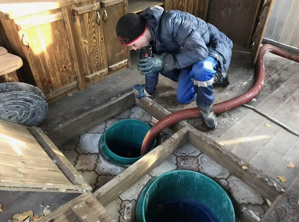 Откачка септика на территории загородного дома